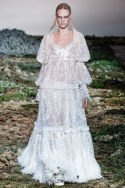 Look 32